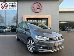 Volkswagen Touran - 1.5 TSI Highline 7-peroons | Trekhaak | Standkachel | Panoramadak | Keyless | Dode hoek |