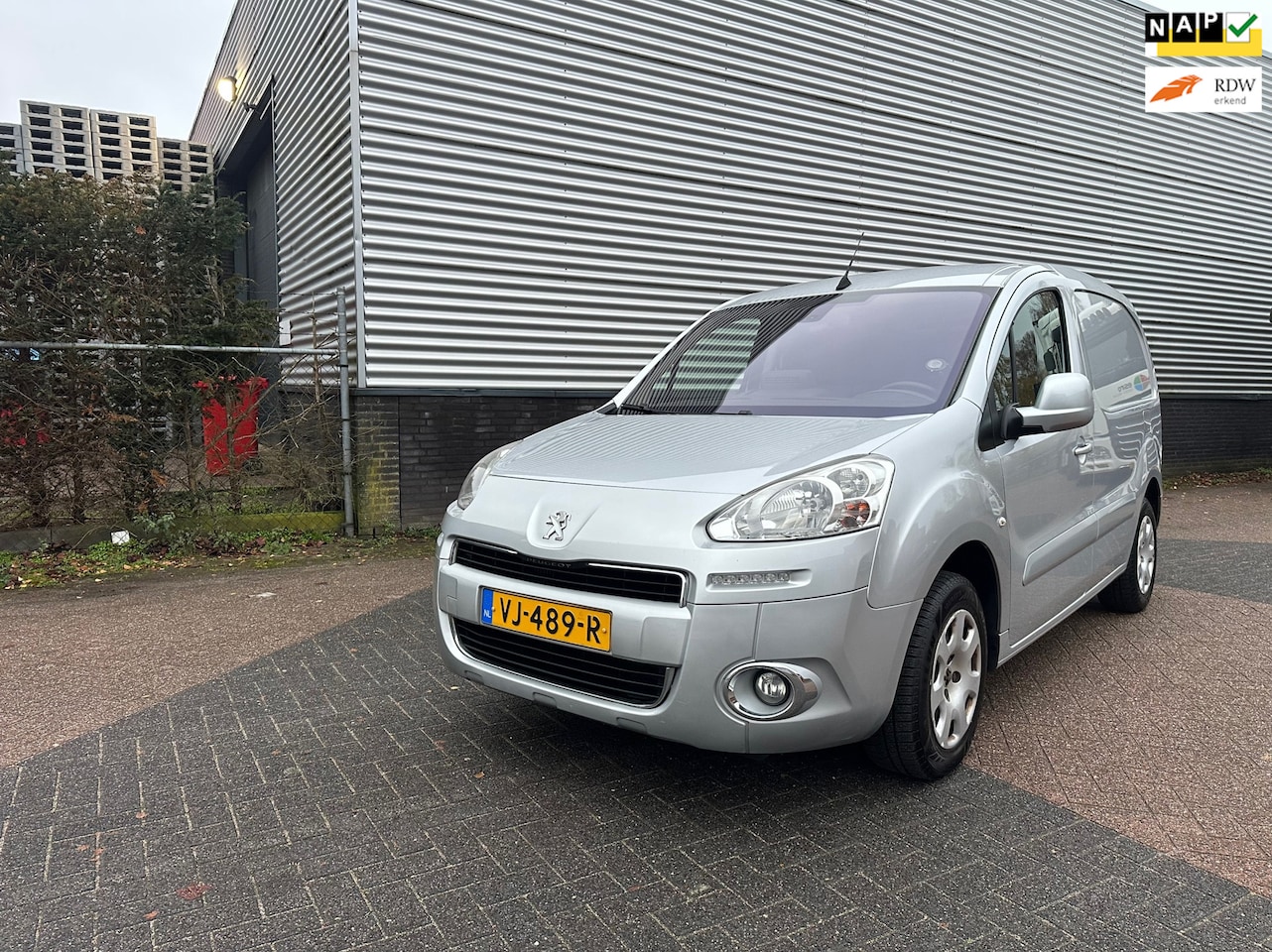 Peugeot Partner - 120 1.6 e-HDI L1 Navteq/Navi/Pdc/Airco/3.Zits - AutoWereld.nl