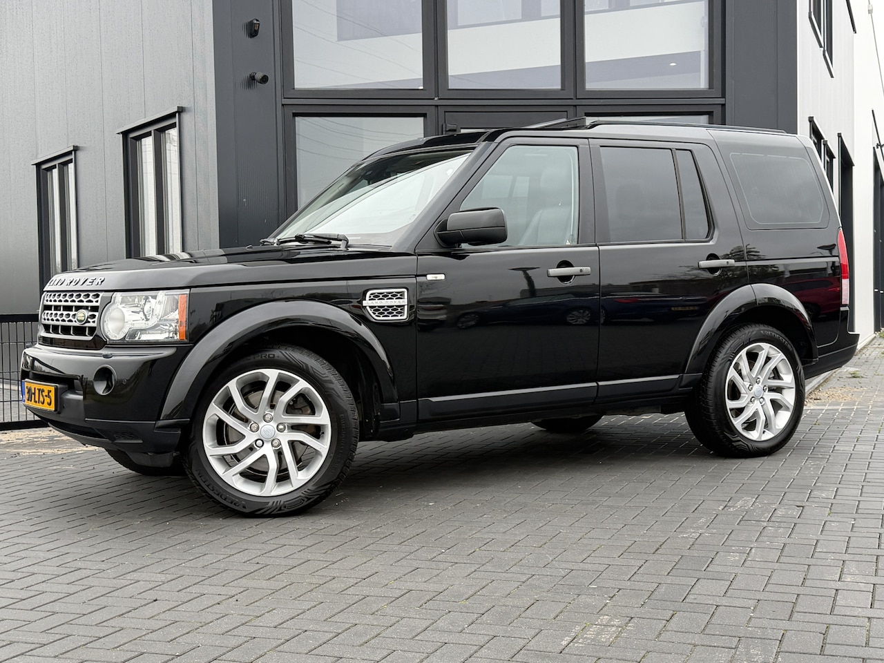 Land Rover Discovery - 3.0 SDV6 HSE 7 pers. | Luchtvering | Youngtimer - AutoWereld.nl