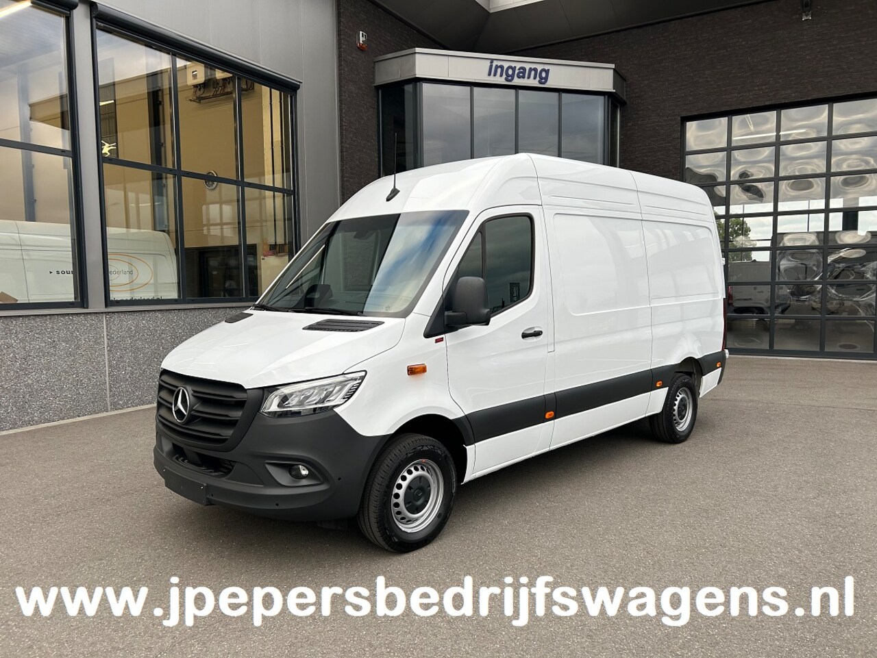 Mercedes-Benz Sprinter - 317 CDI L2 H2 Pro LED / MBUX / Navigatie / Camera / Parkeersensoren / Cruise control / Air - AutoWereld.nl