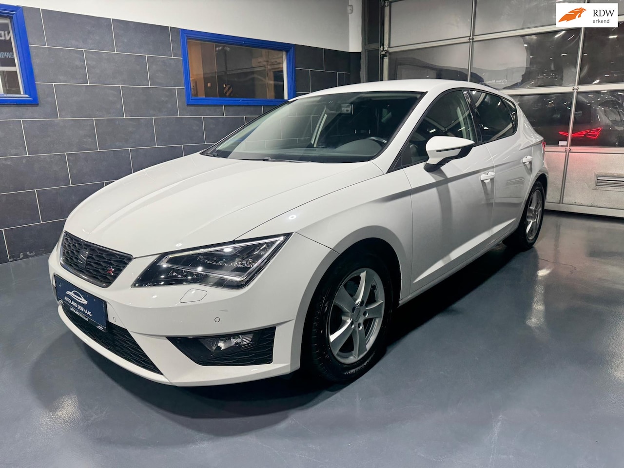 SEAT Leon - 1.4 TSI FR - Navi - Stoelverwarming - Leder/Alcantara - LM velgen - Cruise - Xenon - LED - - AutoWereld.nl