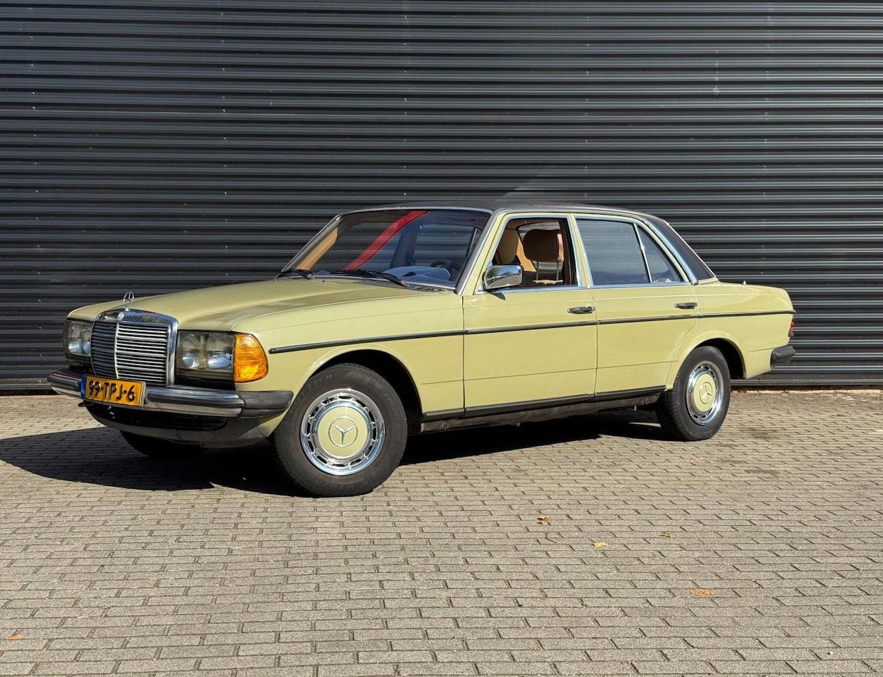 Mercedes-Benz 230 - 230E W124 1983 | 2.3 (136pk) | Handgeschakeld | Schuif-/Kanteldak - AutoWereld.nl