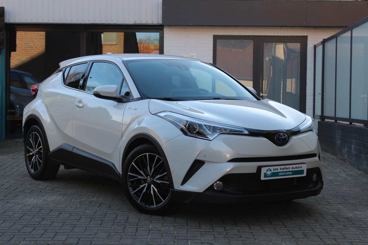 Toyota C-HR - 1.8 Hybrid Premium 1.8 Hybrid Premium - AutoWereld.nl
