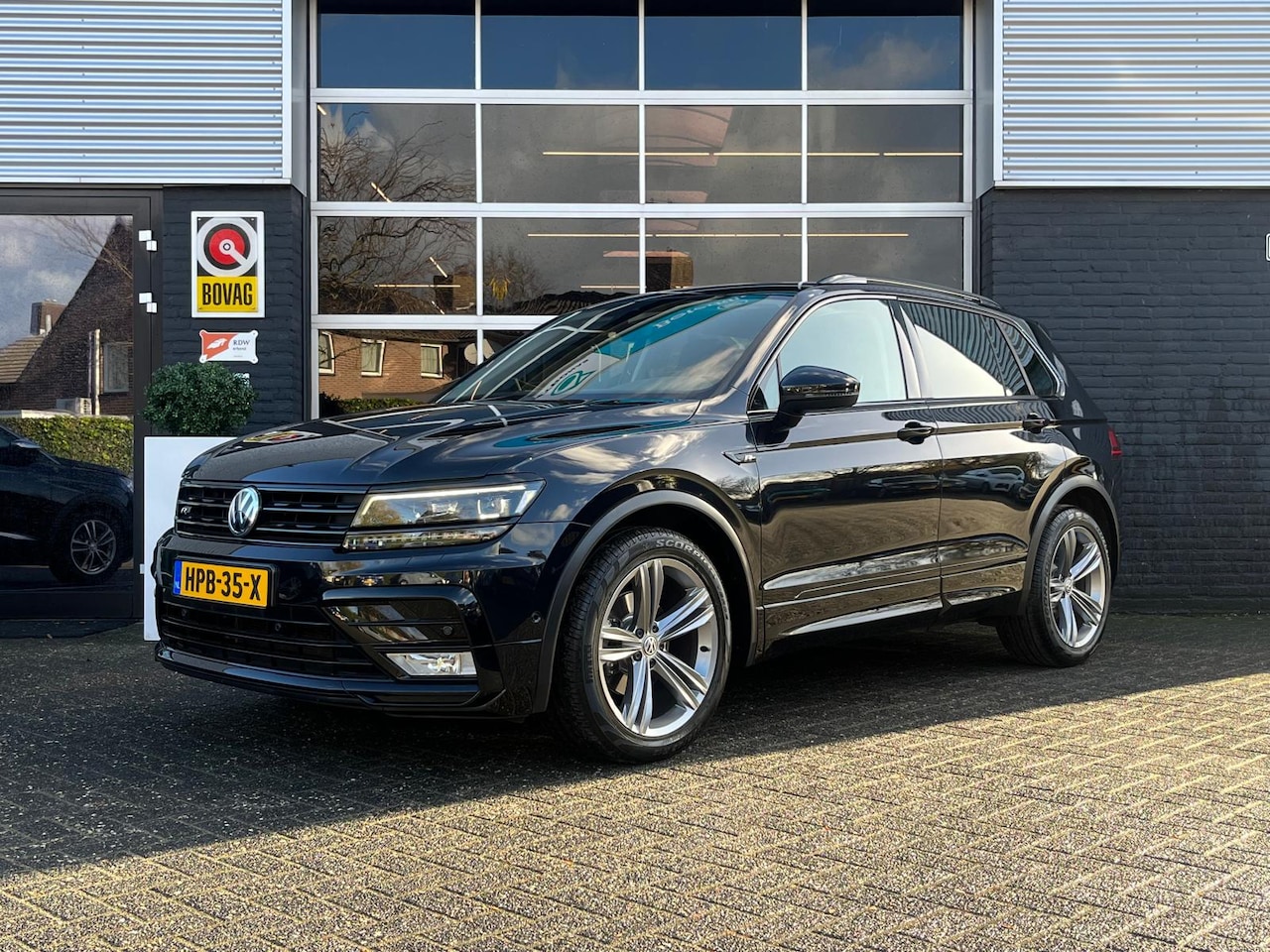 Volkswagen Tiguan - 1.4 TSI Comfortline R-Line, Automaat, Camera, CarPlay, Trekhaak, Pano - AutoWereld.nl