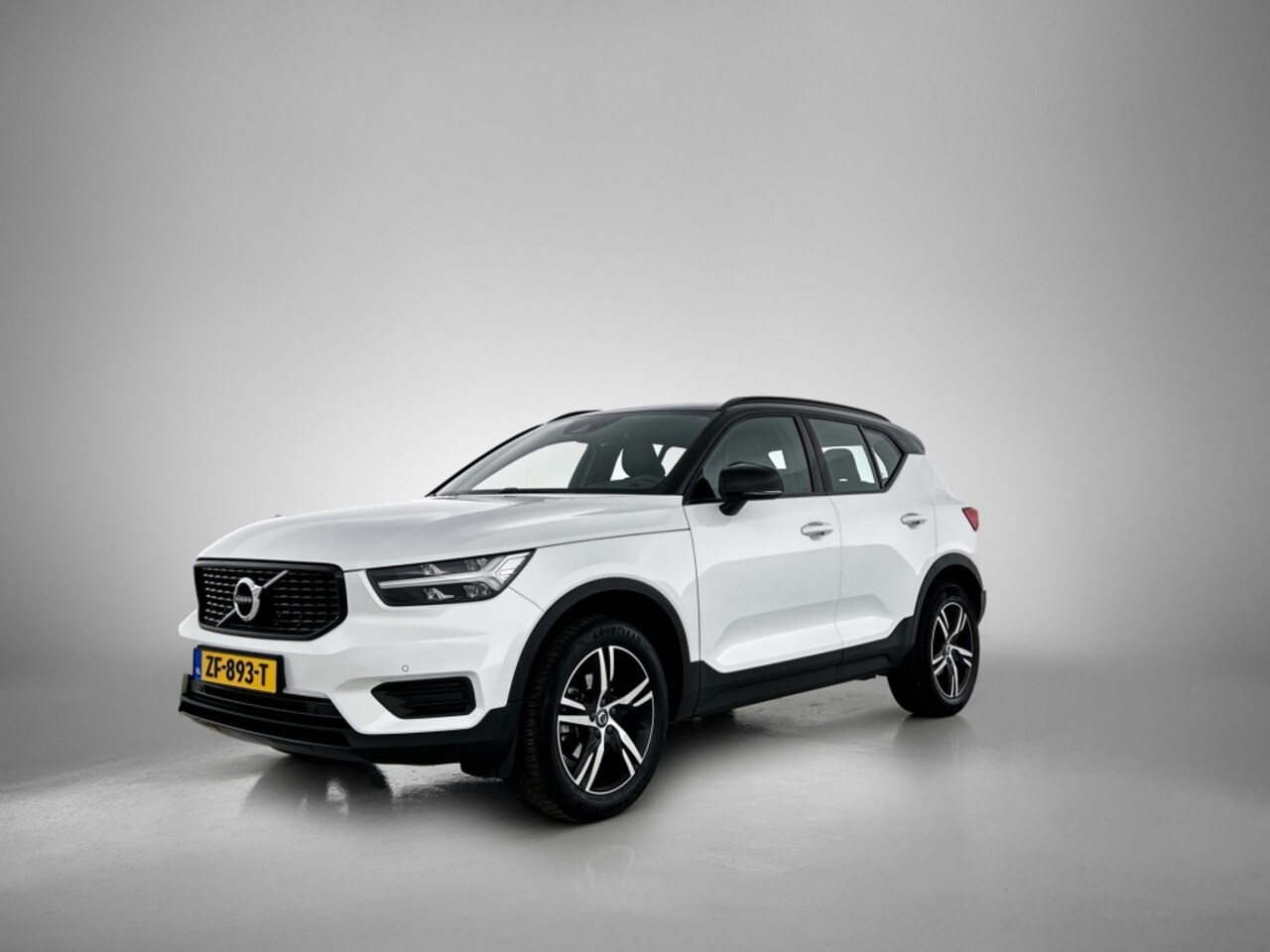 Volvo XC40 - T3 Geartronic R-Design | Adaptive cruise | Trekhaak | Climate - AutoWereld.nl