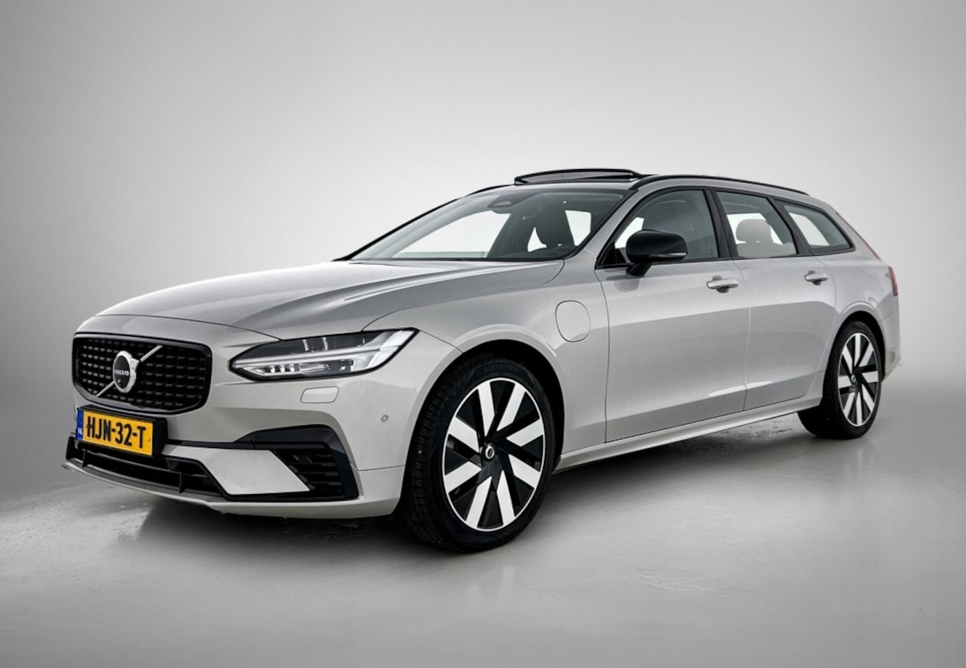 Volvo V90 - T8 Ultimate Dark | Pano | Head-Up | 360* | Trekhaak | - AutoWereld.nl
