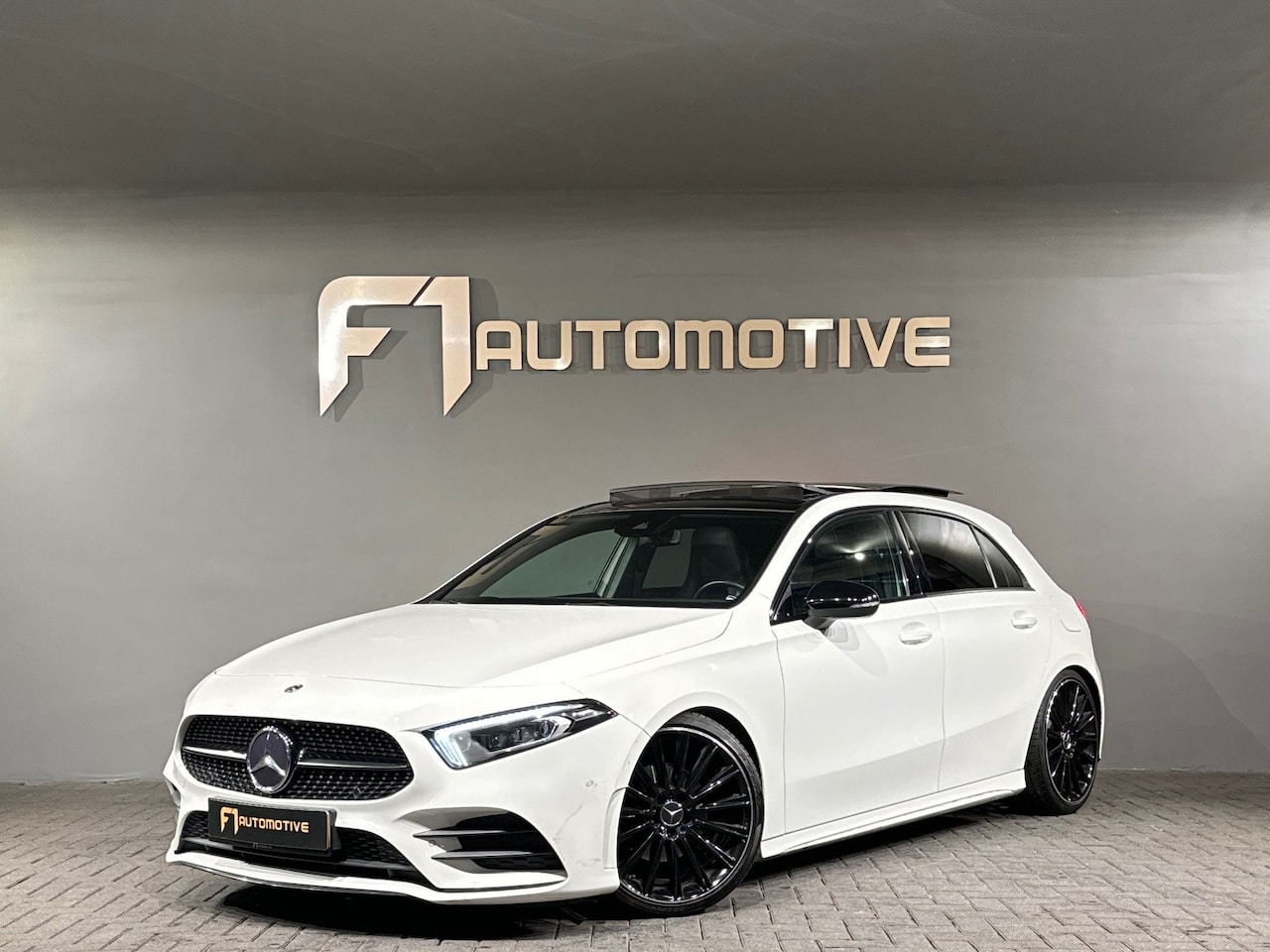 Mercedes-Benz A-klasse - 200 AMG Pano|Night|Sfeer|Camera|19" - AutoWereld.nl