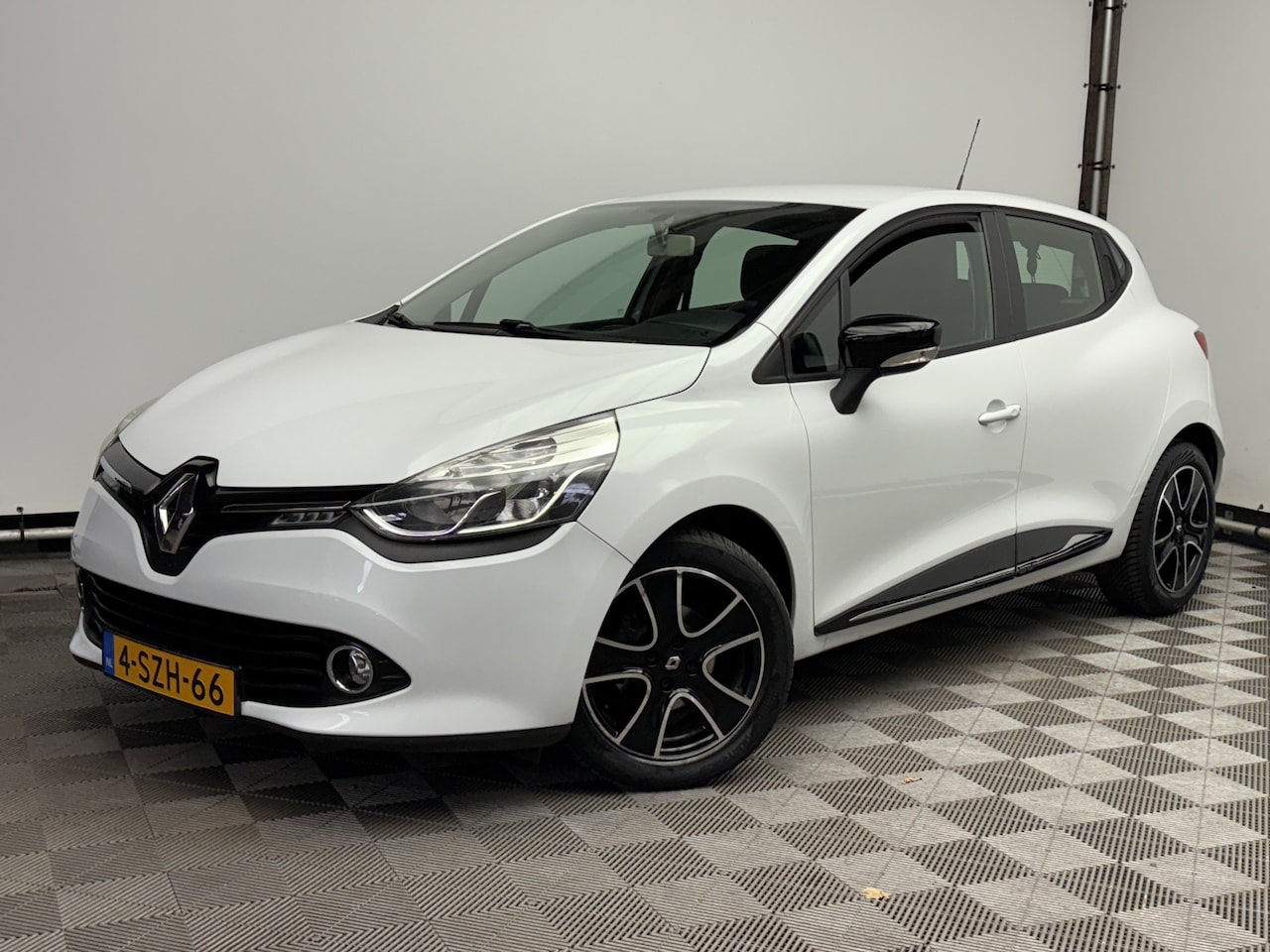 Renault Clio - 0.9 TCe Expression 5-drs Airco Navi 1e Eigenaar - AutoWereld.nl