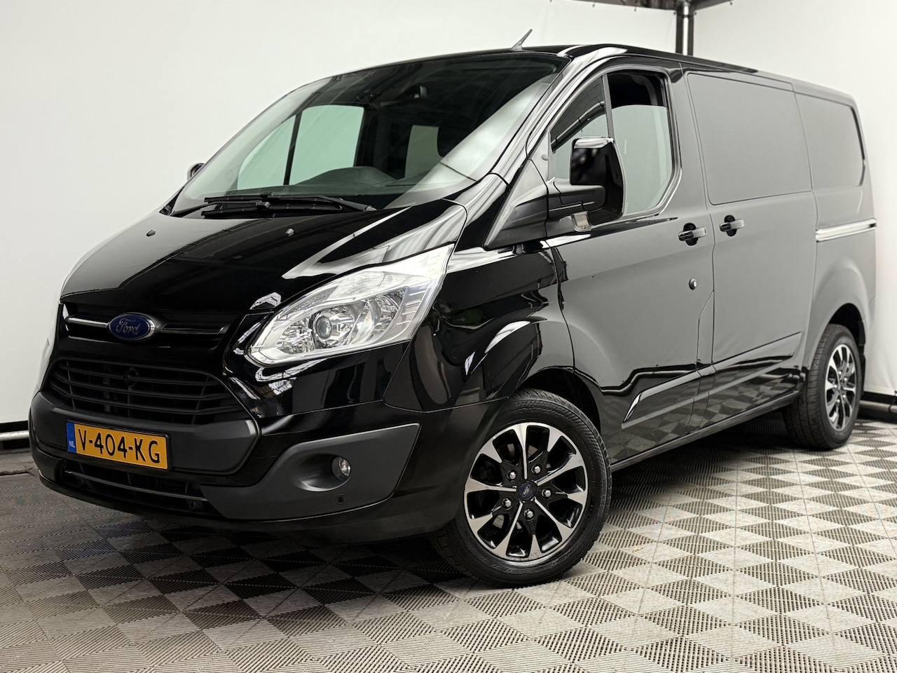 Ford Transit Custom - 340 2.0 TDCI L1H1 Limited DC Navi Camera Trekhaak NL Auto - AutoWereld.nl