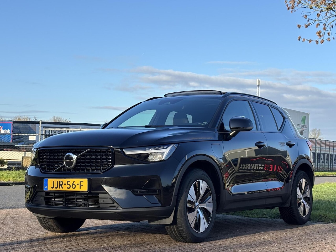Volvo XC40 - 1.5 T4 Plug-in hybrid Plus Dark stuur vw panodak - AutoWereld.nl