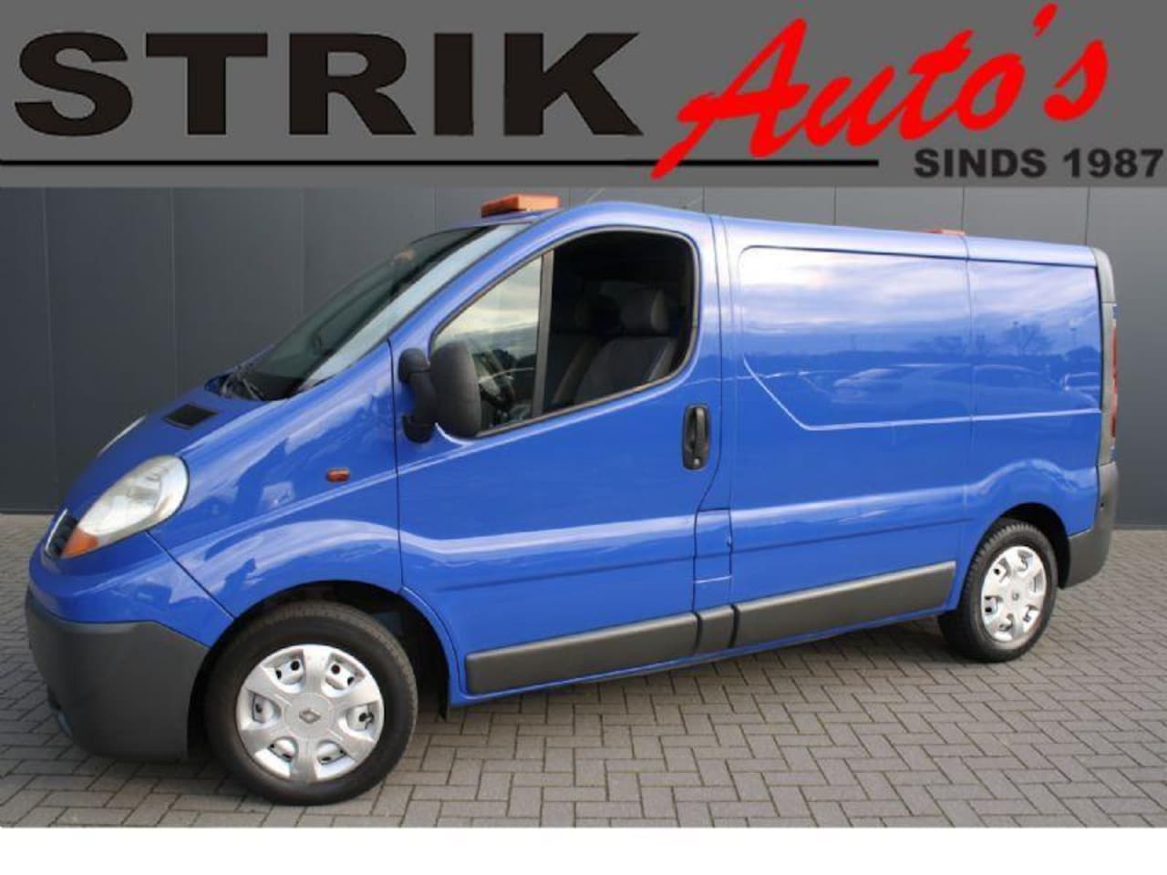 Renault Trafic - 2.0 dCi T29 L1H1 - YOUNGTIMER - AIRCO - LAGE. KM. STAND - TREKHAAK - AutoWereld.nl