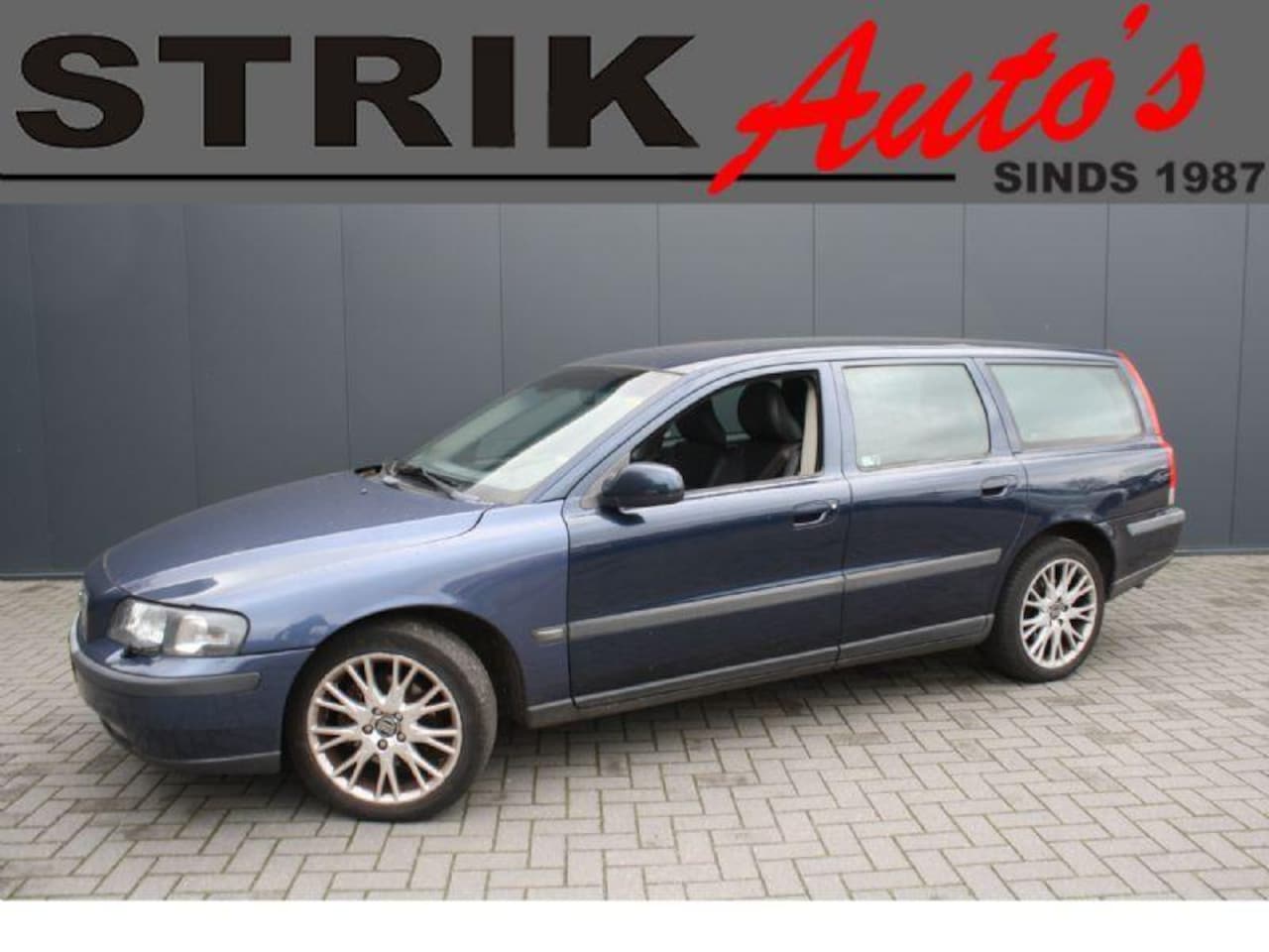 Volvo V70 - 2.4 1710 PK Comfort Line - AIRCO - PDC - TREKHAAK - AutoWereld.nl