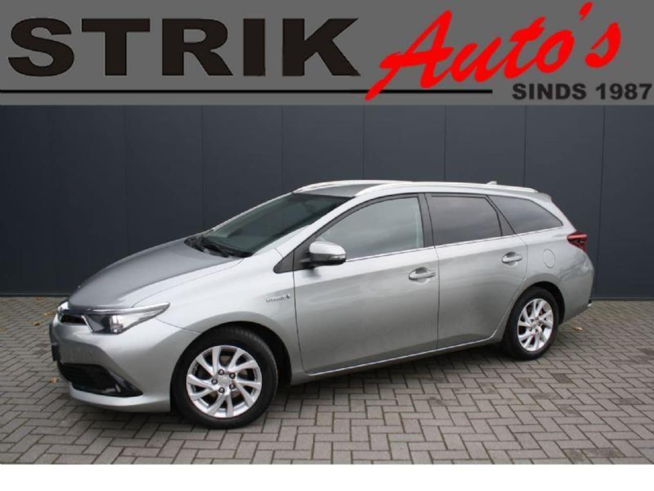 Toyota Auris Touring Sports - 1.8 Hybrid Dynamic - CAMERA - NAVIGATIE - 2e EIGENAAR - AutoWereld.nl