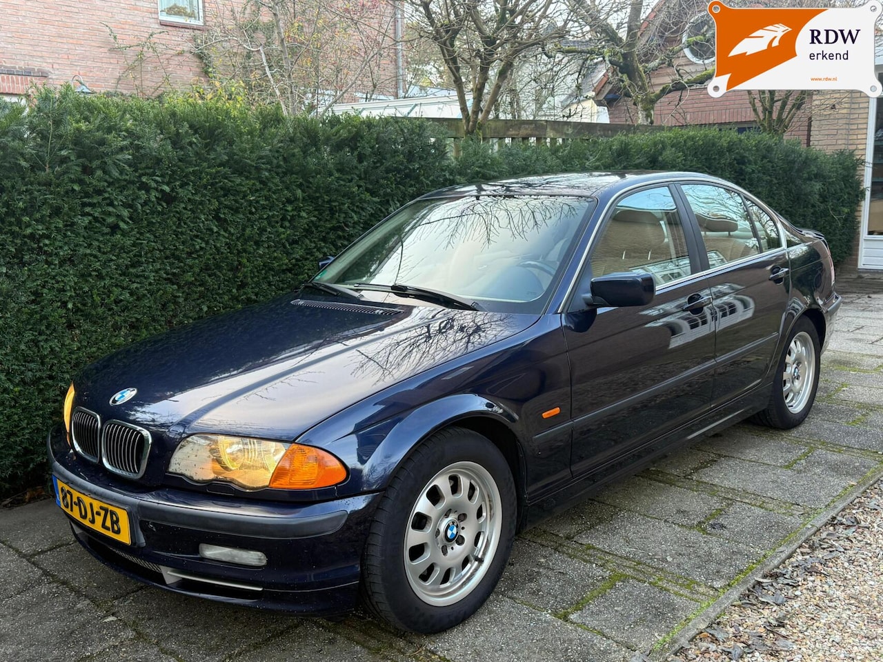 BMW 3-serie - 328i Executive Automaat l Youngtimer l Trekhaak - AutoWereld.nl