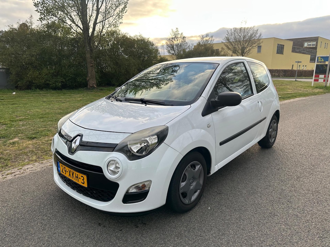 Renault Twingo - 1.2-16V Authentique 1.2 16V Authentique - AutoWereld.nl