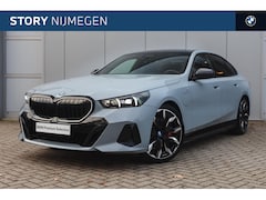 BMW 5-serie - 550e xDrive M Sport Automaat / Panoramadak / Adaptief onderstel professional / Stoelventil