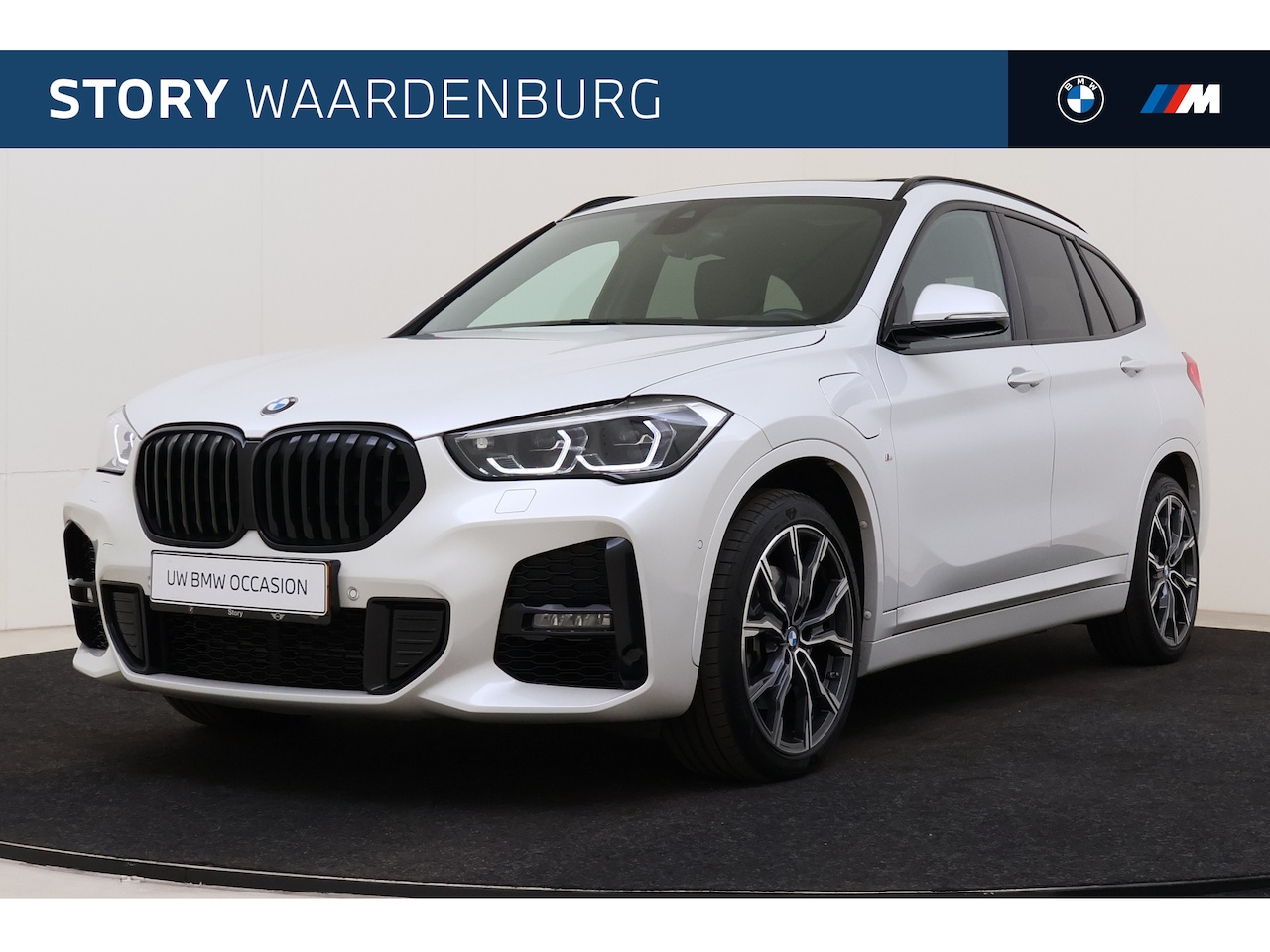 BMW X1 - xDrive25e High Executive M Sport Automaat / Panoramadak / Sportstoelen / Achteruitrijcamer - AutoWereld.nl