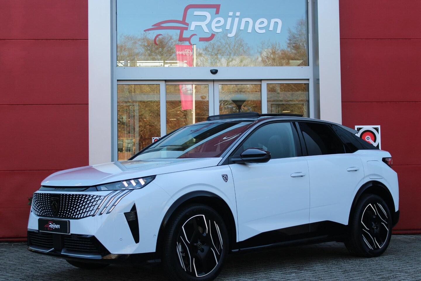 Peugeot e-3008 - GT 325PK LAUNCH EDITION DUAL MOTOR 73KWH | PANORAMISCH SCHUIF / KANTELDAK | PREMIUM HIFI F - AutoWereld.nl