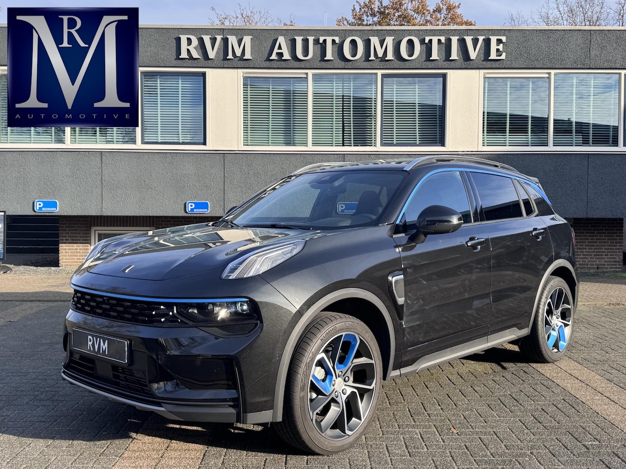 Lynk & Co 01 - 1.5 5000KM!| PHEV | FABRIEKSGARANTIE |COMPLETE AUTO| ZWARTE HEMEL| PANO| 360 CAMERA| ELEK. - AutoWereld.nl