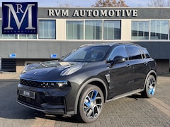 Lynk & Co 01 - 1.5 5000KM| PHEV | FABRIEKSGARANTIE |COMPLETE AUTO| ZWARTE HEMEL| PANO| 360 CAMERA| ELEK.