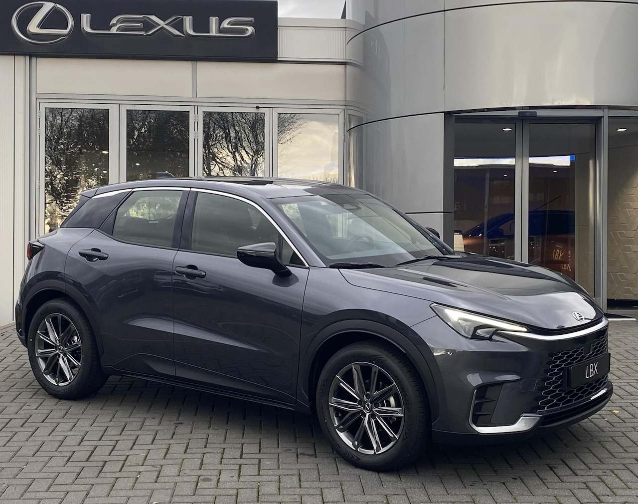 Lexus LBX - Elegant 2WD TECH PACK STOELVERWARMING STUURVERW KEYLESS ELEK-KOFFERKLEP BLIND-SPOT - AutoWereld.nl