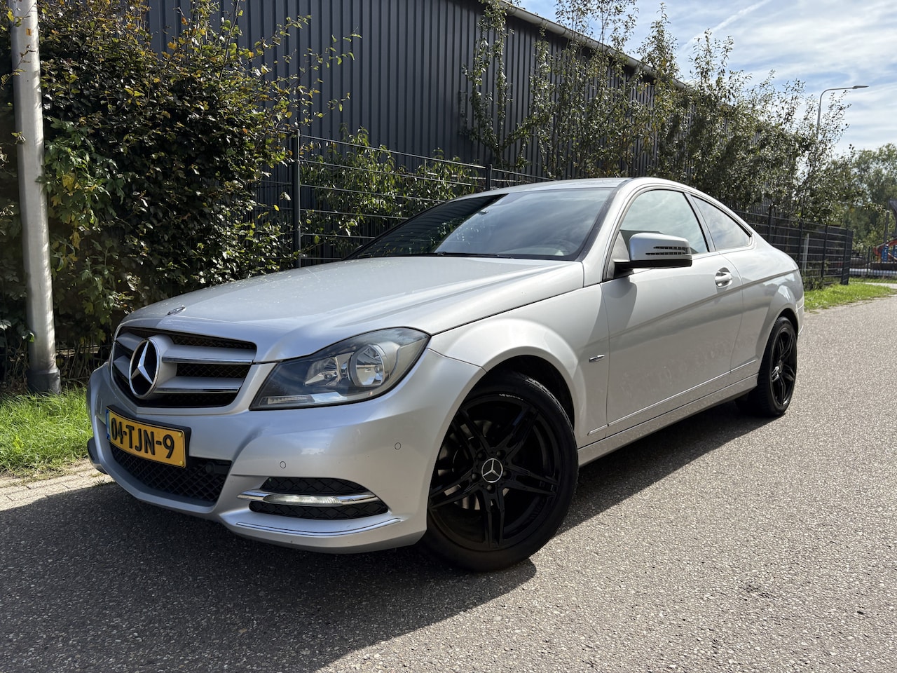 Mercedes-Benz C-klasse Coupé - 180 / AUTOMAAT / LEER / NAVI / CRUISE - AutoWereld.nl