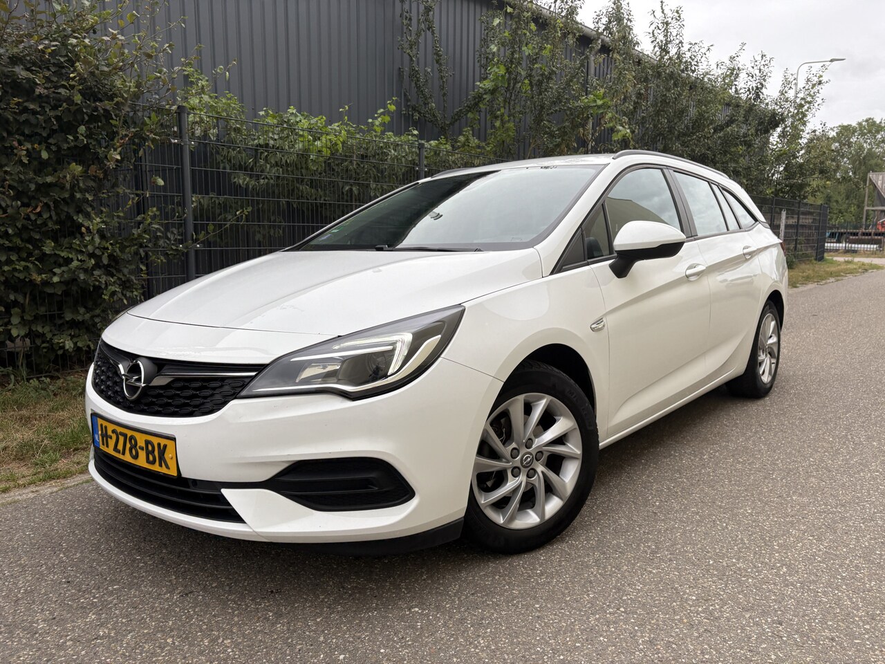 Opel Astra Sports Tourer - 1.2 Edition / NAVI / AIRCO / CRUISE / 156dkm! NAP! / INCL BTW - AutoWereld.nl