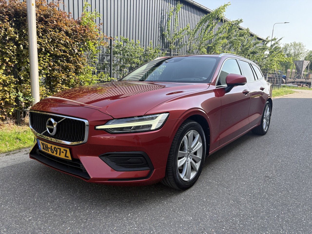 Volvo V60 - 2.0 D3 Momentum / AUTOMAAT / NAVI / CRUISE / AIRCO - AutoWereld.nl