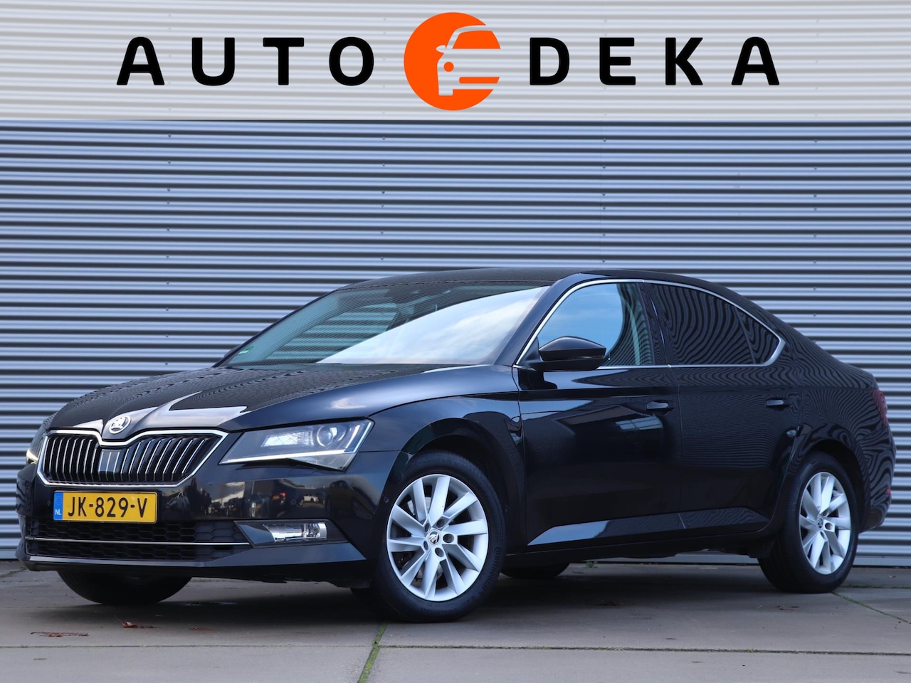 Skoda Superb - 1.4 TSI ACT Style Business *Navigatie*Parkeersens.*Trekhaak* - AutoWereld.nl