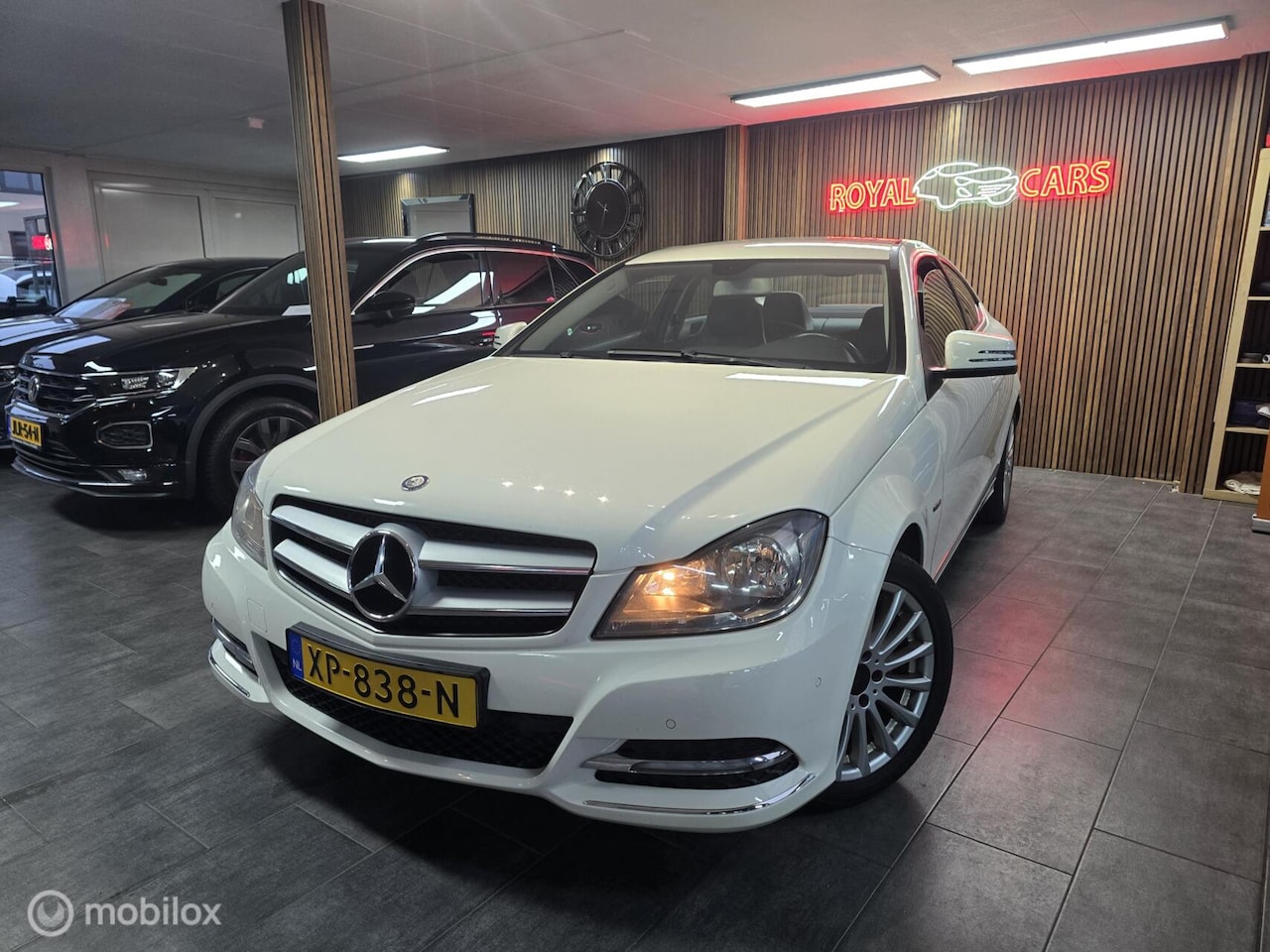 Mercedes-Benz C-klasse Coupé - 180 Ambition/ Olie lekkage /Rijdt OK - AutoWereld.nl