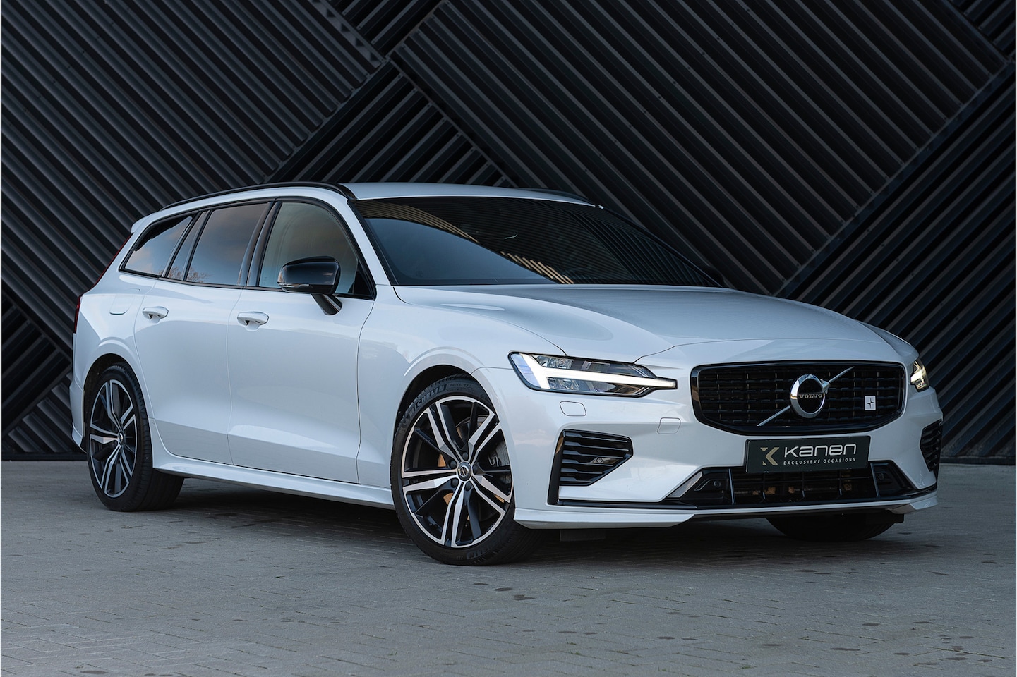 Volvo V60 - 2.0 T8 Recharge AWD Polestar R-Design ACC Keyless Bowers&W Memory Ambient LederenDash - AutoWereld.nl