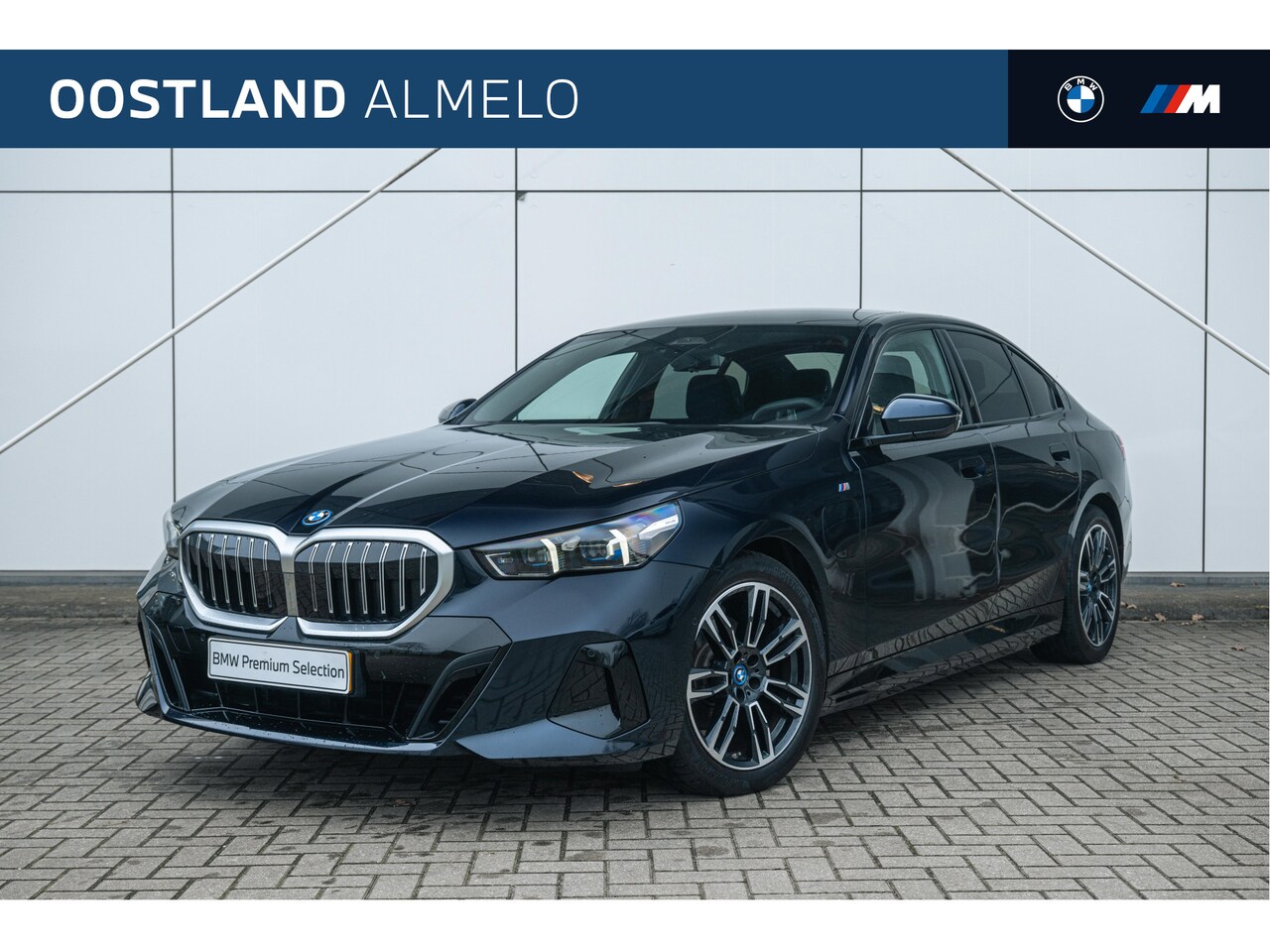 BMW 5-serie - 530e M Sport Automaat / Panoramdak / Trekhaak / Achteruitrijcamera / M Sportonderstel / Ad - AutoWereld.nl