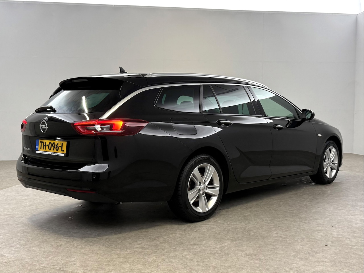 Opel Insignia - 1.5 Turbo Business Executive | Carplay | Trekh. | Cruise | Navi | Parkeersens. | Keyless | - AutoWereld.nl