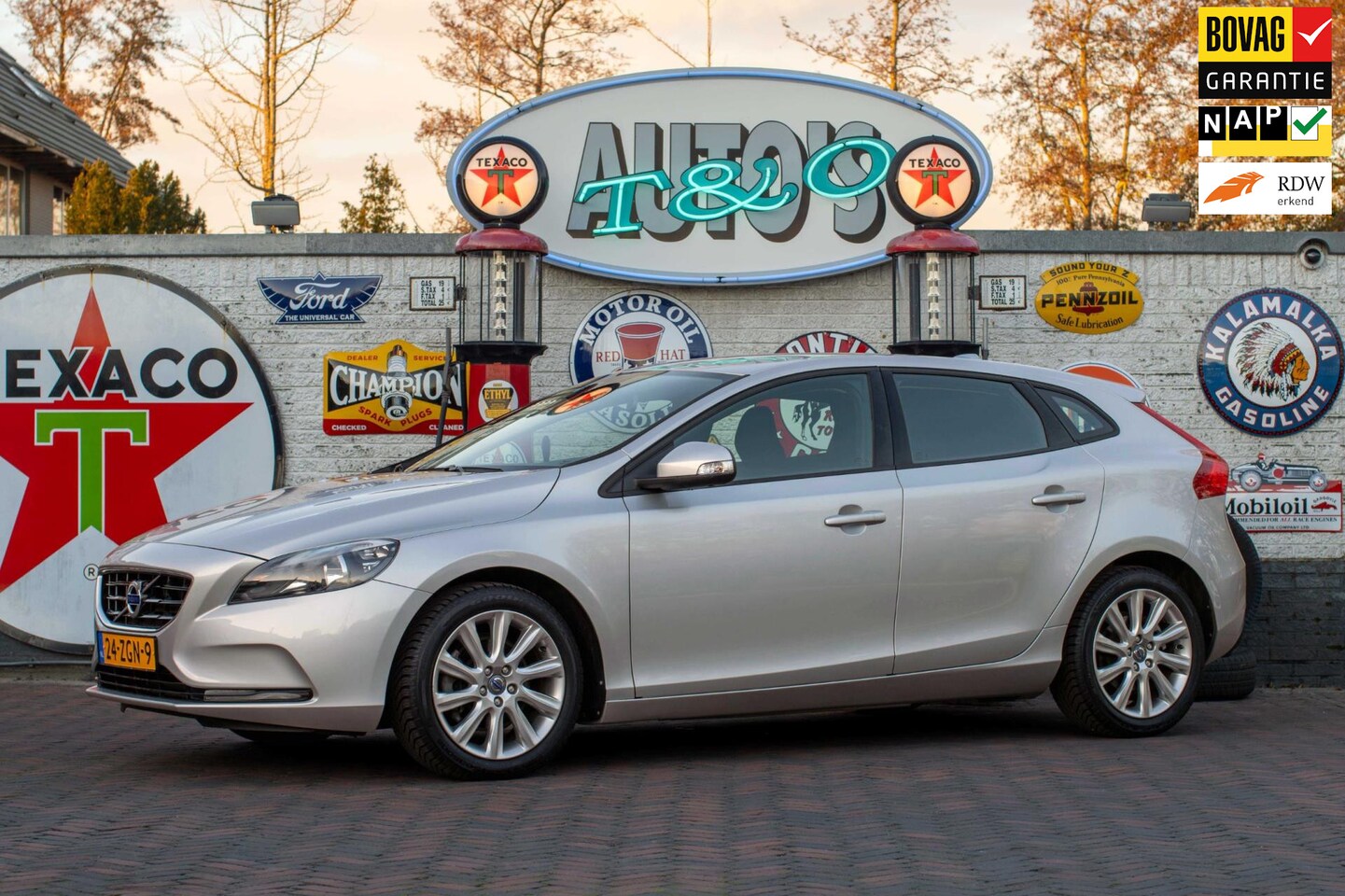 Volvo V40 - 1.6 T3 Kinetic 1e Eigenaar 20.680 km +NAP NL-auto - AutoWereld.nl