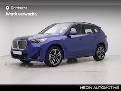 BMW iX1 - eDrive20 67 kWh M-Sport | Panorama | 19" | Trekhaak | Premium Pack | Nu voor 45.895,