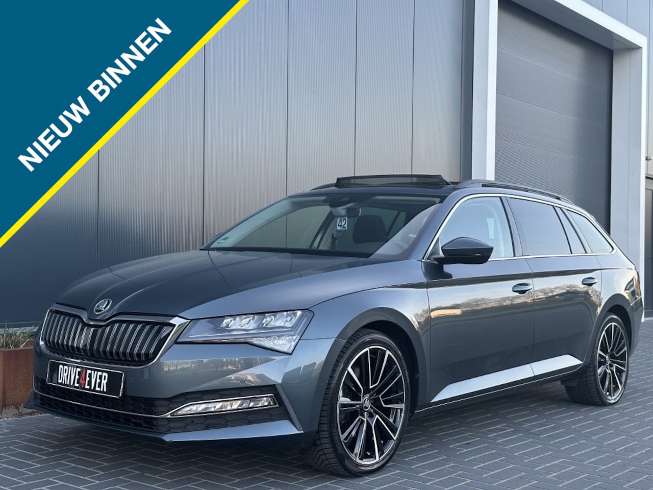 Skoda Superb Combi - 1.4 TSI iV Sp. Bns TREKHAAK PANO NAVI CR CONTROL ECC PDC - AutoWereld.nl