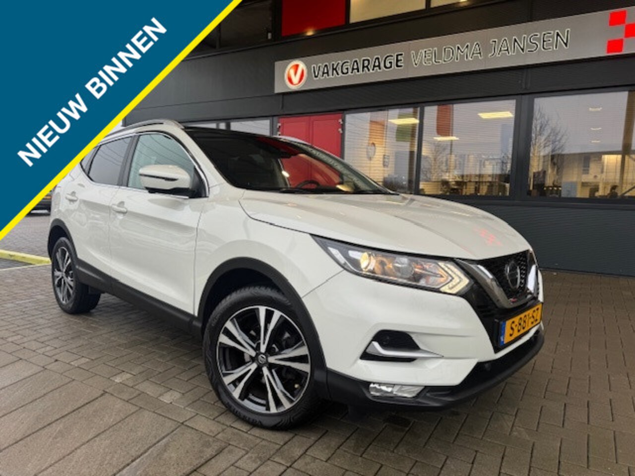 Nissan Qashqai - 1.3 DIG-T N-CONNECTA + PANODAK/ECC/CAMERA/LMV/PDC - AutoWereld.nl