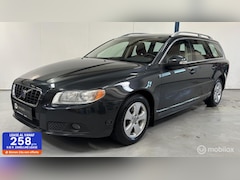 Volvo V70 - 2.5T Summum AUTOMAAT / LEER / XENON