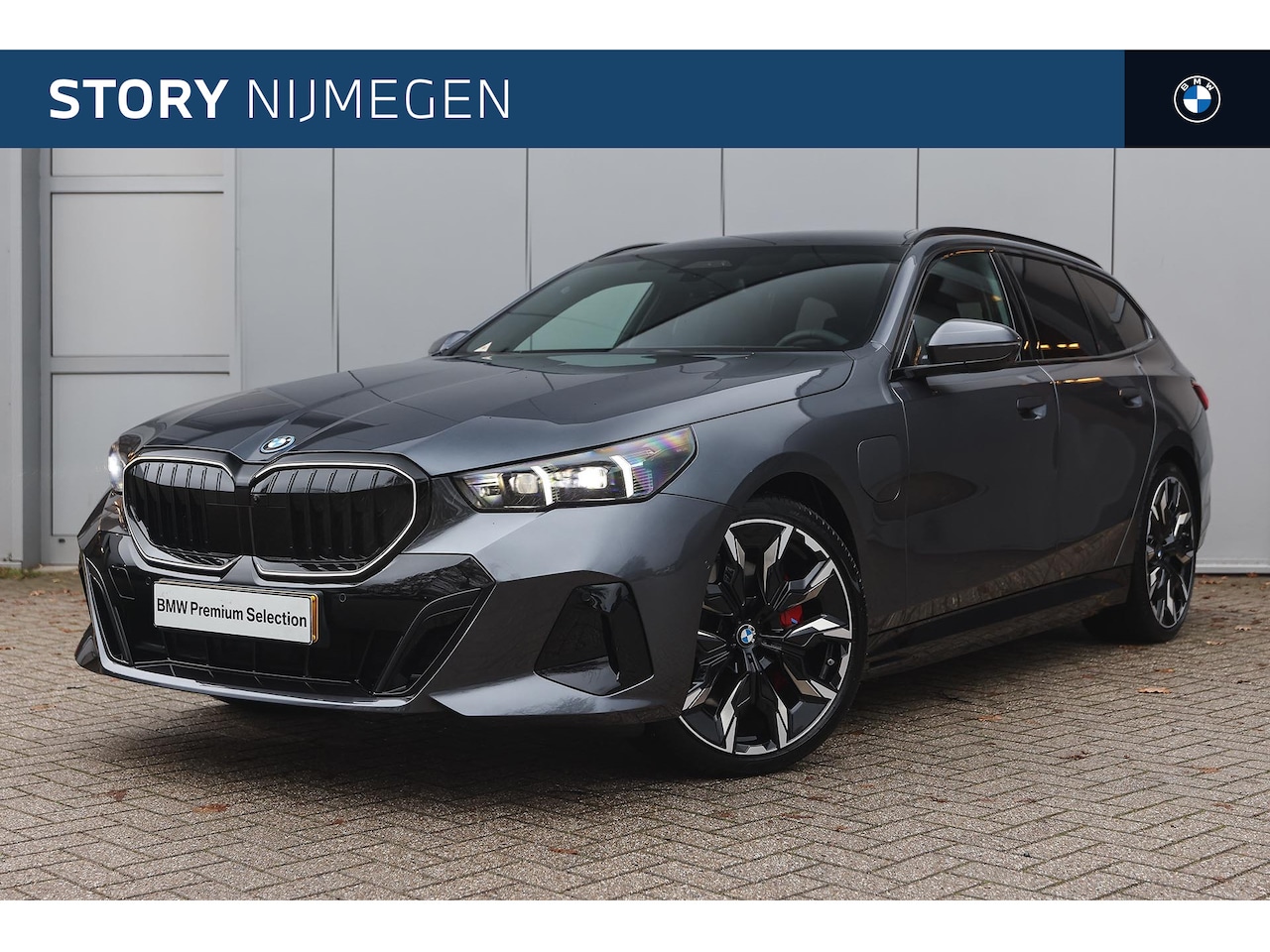 BMW 5-serie Touring - 550e xDrive M Sport Automaat / Panoramadak / Trekhaak / Adaptief M Onderstel Professional - AutoWereld.nl