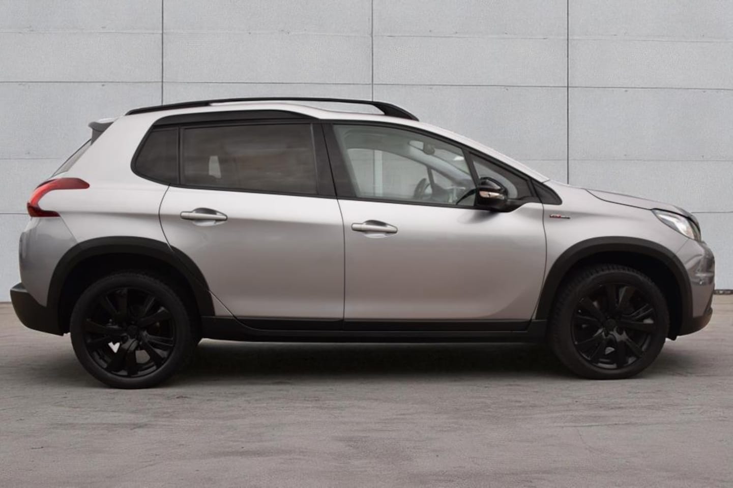 Peugeot 2008 - 1.2 PureTech GT-line, Parkeercamera, Afneembare trekhaak, Half leder, Climate control, NAP