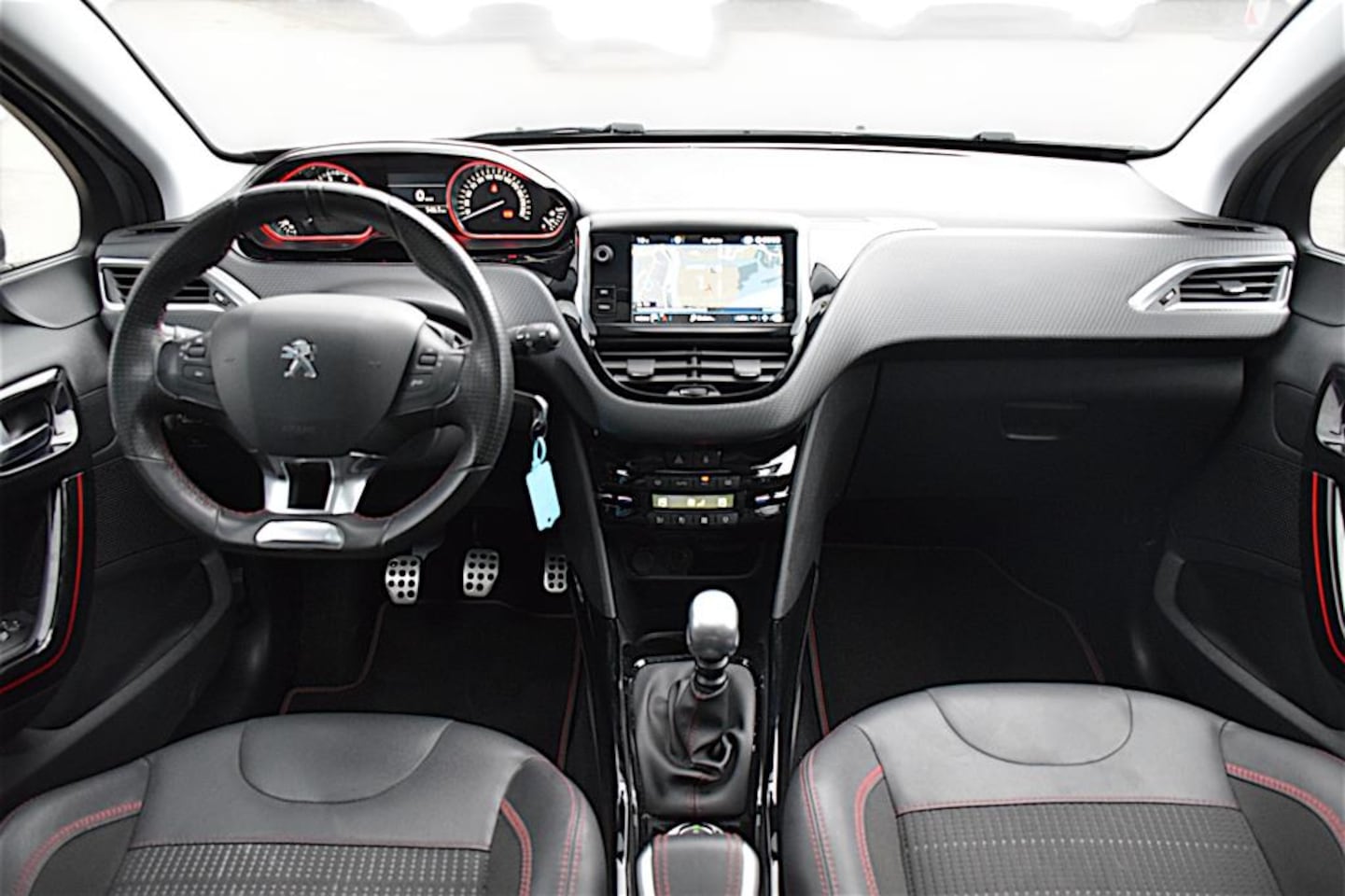 Peugeot 2008 - 1.2 PureTech GT-Line 1.2 PureTech GT-line, Parkeercamera, Afneembare trekhaak, Half leder,Climate control, NAP,