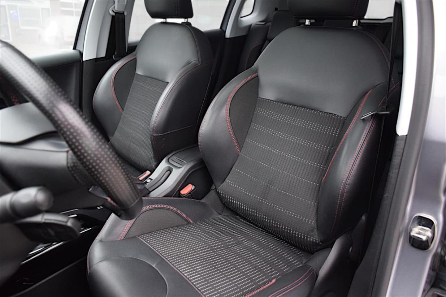 Peugeot 2008 - 1.2 PureTech GT-Line 1.2 PureTech GT-line, Parkeercamera, Afneembare trekhaak, Half leder,Climate control, NAP,