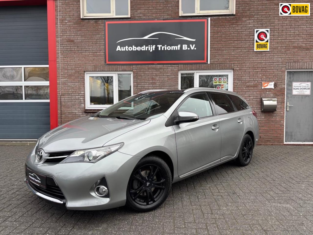 Toyota Auris Touring Sports - 1.6 - 132 pk - NAVIGATIE - CAMERA - PANORAMA DAK - ..!! - AutoWereld.nl