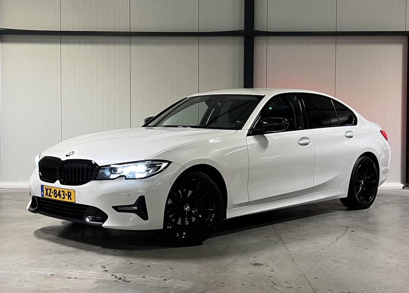 BMW 3-serie - Sedan 320i 184PK Executive Camera Sfeer Head-up - AutoWereld.nl