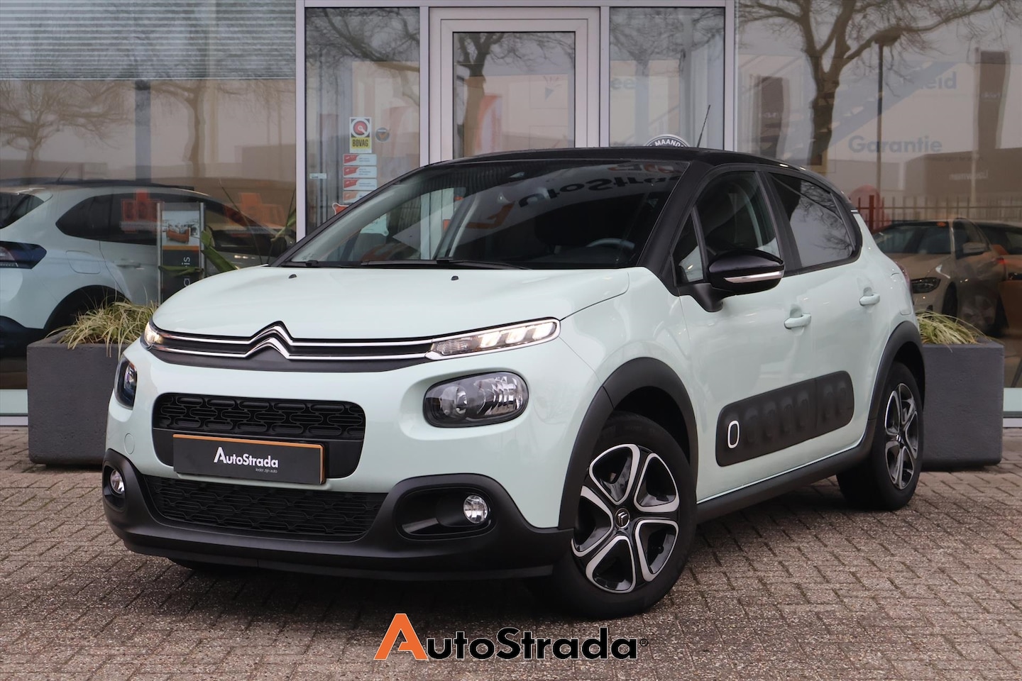 Citroën C3 - 1.2 PureTech 83pk | Cruise | Climate | Navigatie | Carplay | Sensoren | - AutoWereld.nl