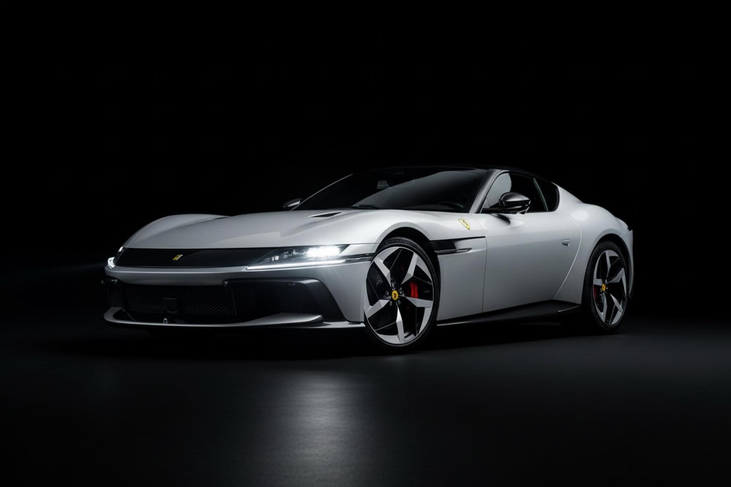 Ferrari 12Cilindri - V12 l Carbon l Lift l Carbon Racing seats - AutoWereld.nl