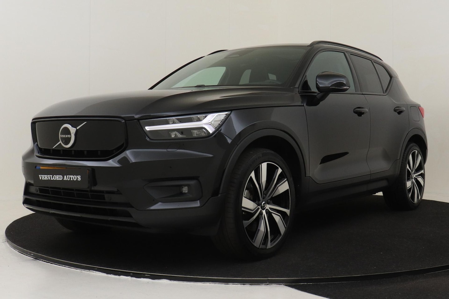 Volvo XC40 - RECHARGE P8 AWD R-DESIGN -PANO.DAK|360°CAM|TREKHAAK|POWER-SEATS|HARMAN/KARDON|20"|BTW! - AutoWereld.nl