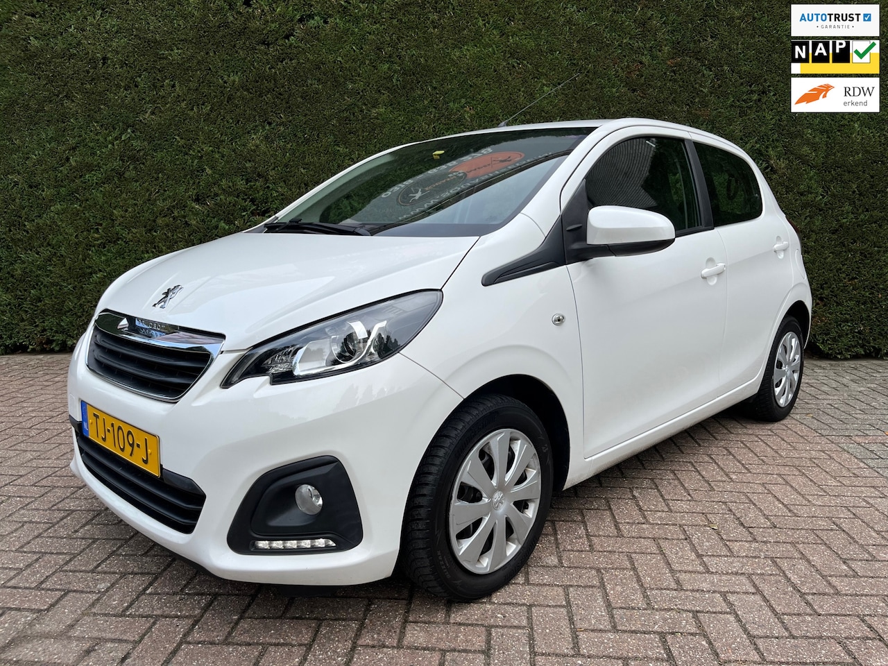 Peugeot 108 - 1.0 e-VTi Blue Lease 1.0 e-VTi Blue Lease,Trekhaak, Airco, Led, 5-drs, Eerste eigenaar ! - AutoWereld.nl