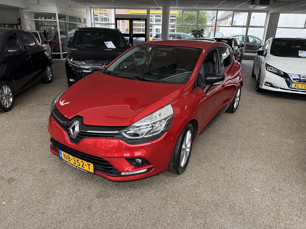 Renault Clio - 0.9 TCe Limited NIEUWE DITR.KETTING PARKEERSENSOREN NAVI AIRCO LICHTM.VELGEN - AutoWereld.nl