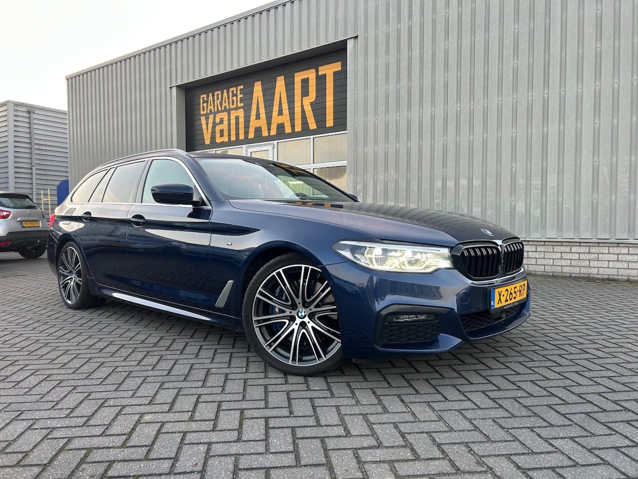 BMW 5-serie Touring - 540i xDrive High Executive | STUURVERW | CAMERA | LEER | - AutoWereld.nl